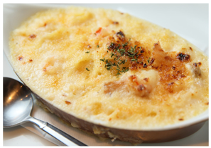 Macaroni au gratin with shrimp