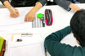 平日午後の学生レビュー会